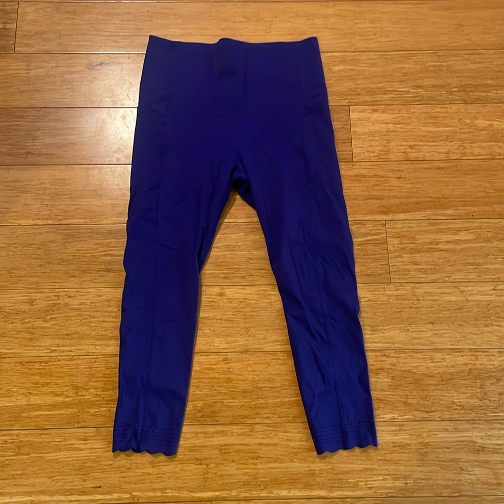 Size Medium Shredly Explorer Leggings